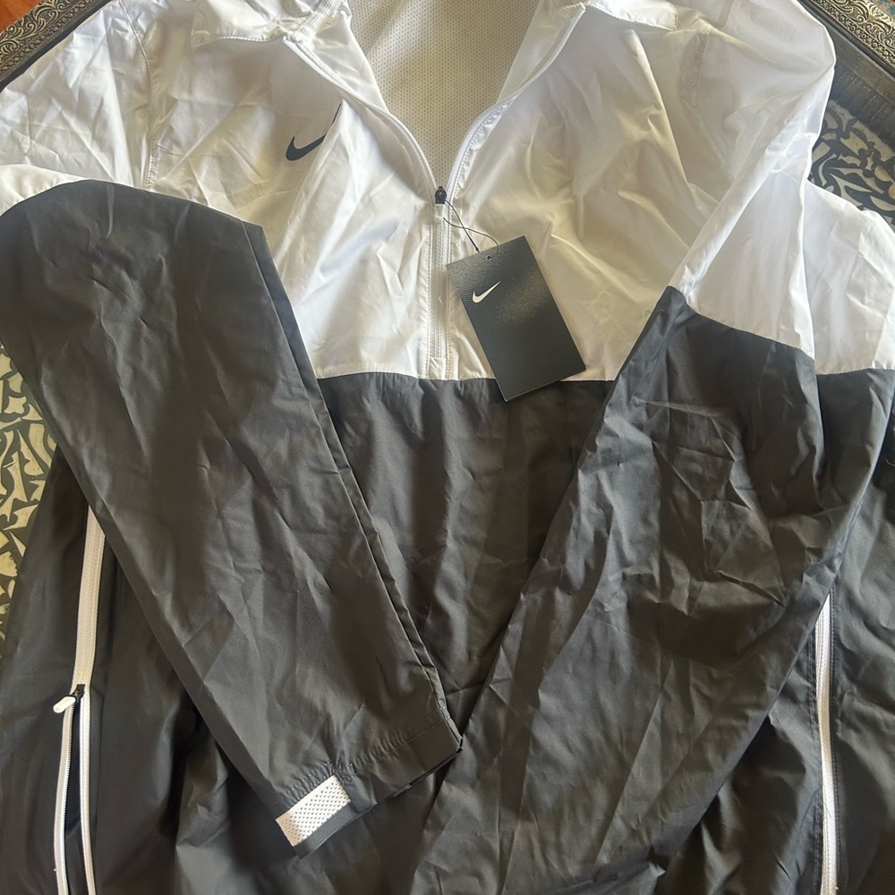 Nike Jacket - Picture 9 of 10
